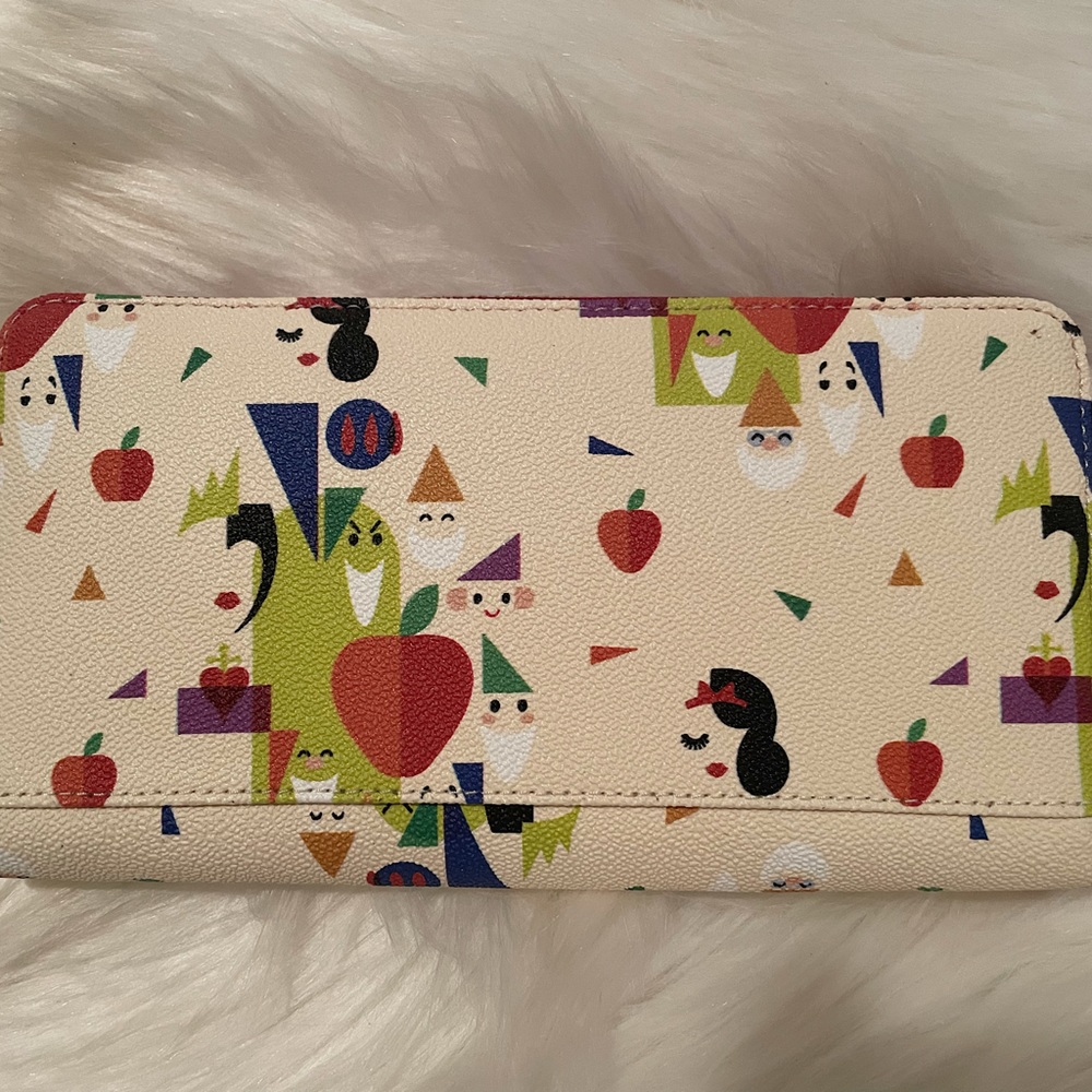 D23 Dooney & Bourke Disney Snow White 85th Anniversary Wallet